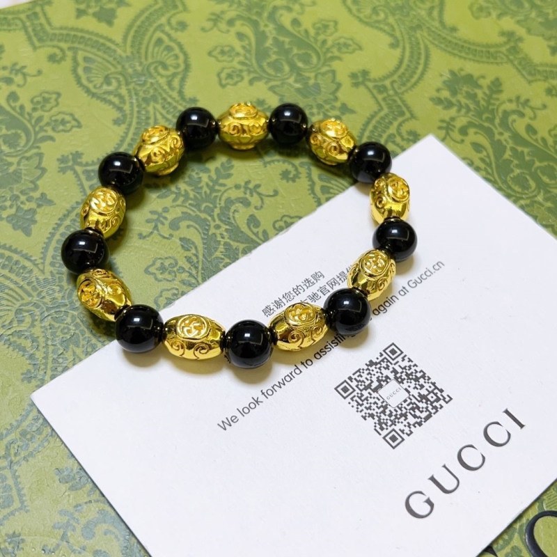 G*u*i bracelets